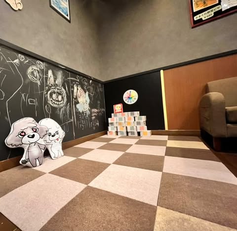 Neene table | 飲食店